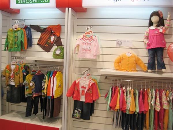 小石头童装店铺展示