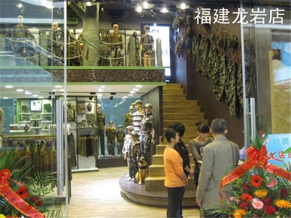 梦绚尔童装店铺展示