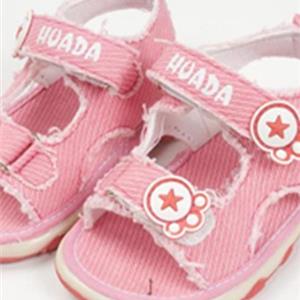 利生和婴儿鞋,呵护宝宝稚嫩的脚丫