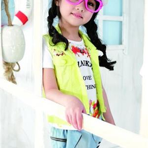 DIZAI童装 时尚品味 多彩的健康童年