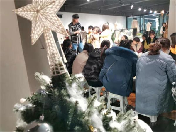 贝肯熊童装店铺展示
