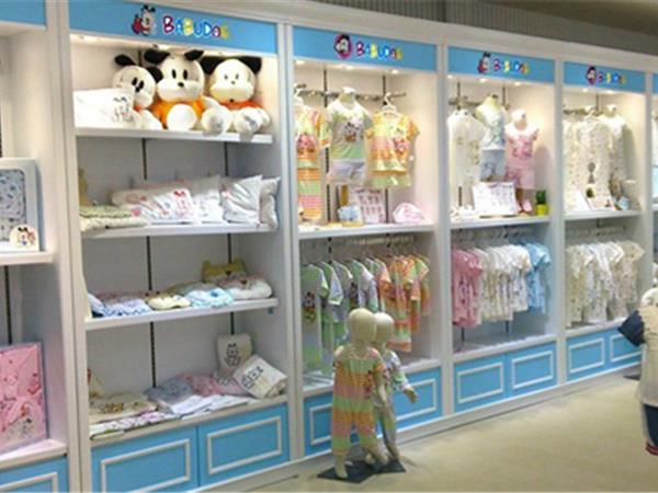 巴布豆宝宝童装店铺展示
