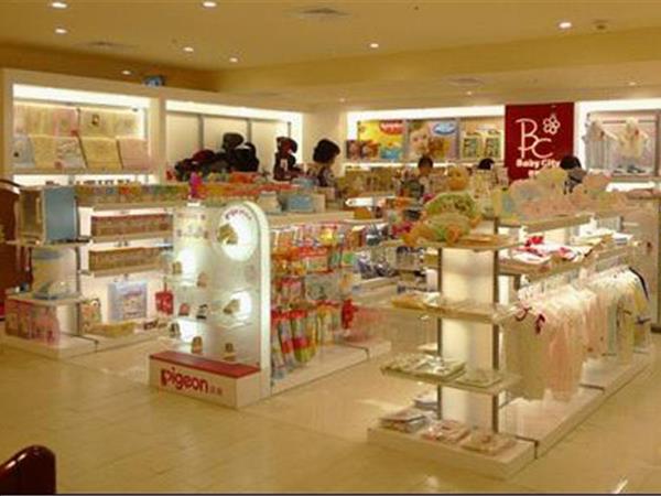 娃娃城童装店铺展示