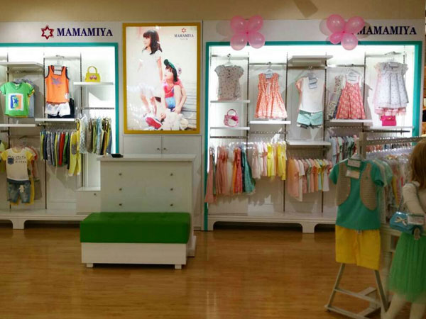 玛玛米雅童装店铺展示
