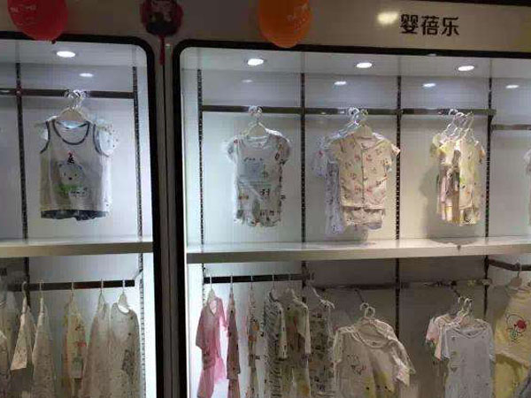 婴蓓乐童装店铺展示