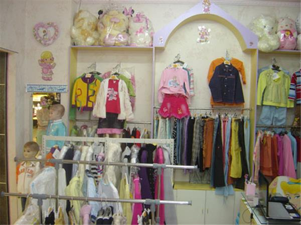 世纪童话童装店铺展示