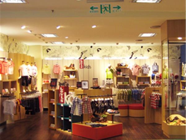 Levi's童装店铺展示