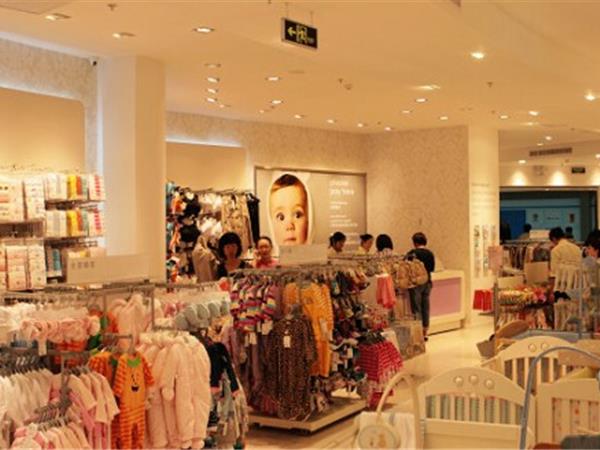 mothercare童装店铺展示